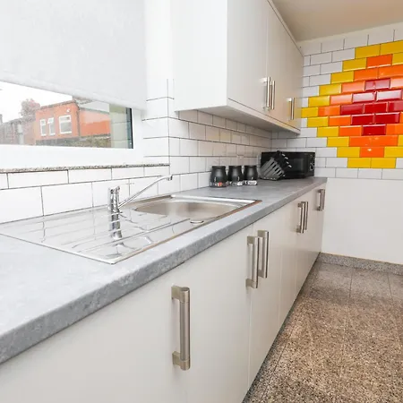 Anfield Luxe Retreat - Stylish Stay With Parking - Steps From Stadium - Short Drive To City Centre Liverpool Exterior photo