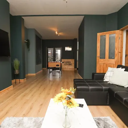 Anfield Luxe Retreat - Stylish Stay With Parking - Steps From Stadium - Short Drive To City Centre Liverpool Exterior photo