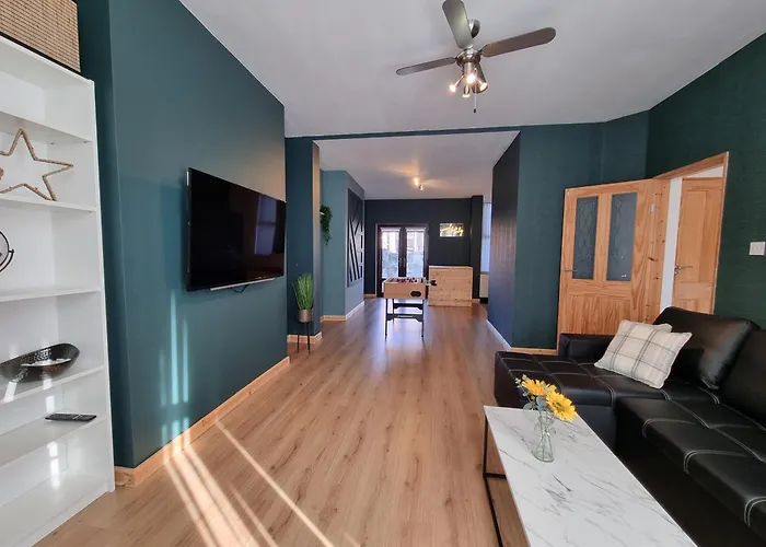 Anfield Luxe Retreat - Stylish Stay With Parking - Steps From Stadium - Short Drive To City Centre