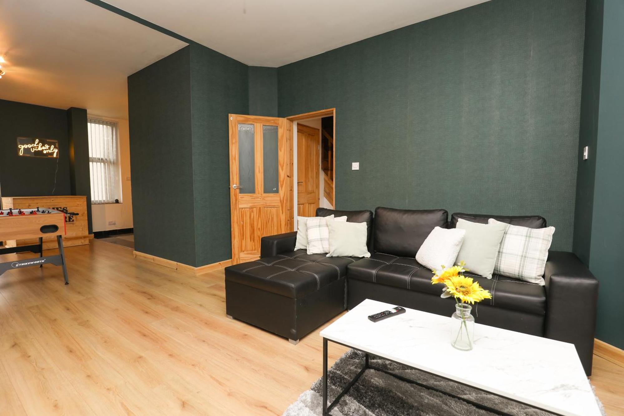 Anfield Luxe Retreat - Stylish With Parking - Steps From Stadium - Short Drive To Centre Liverpool